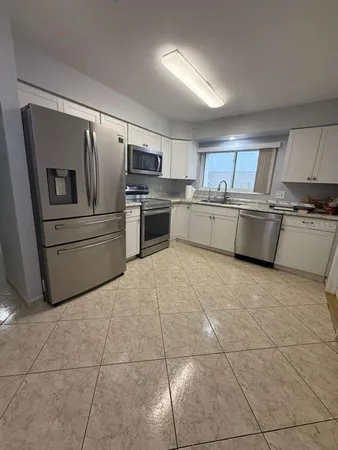 $2,650 | 927 Grand Cayman Court, Orlando, FL 32835