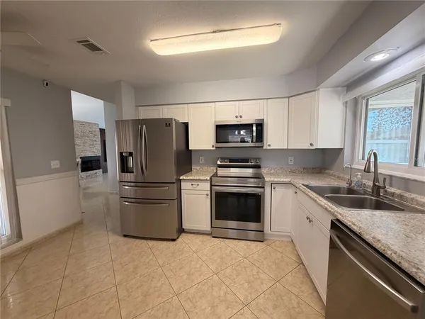 $2,650 | 927 Grand Cayman Court, Orlando, FL 32835
