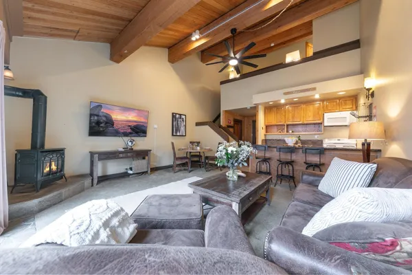 $580,000 | 2000 North Village Drive, Unit 317, Truckee, CA 96161