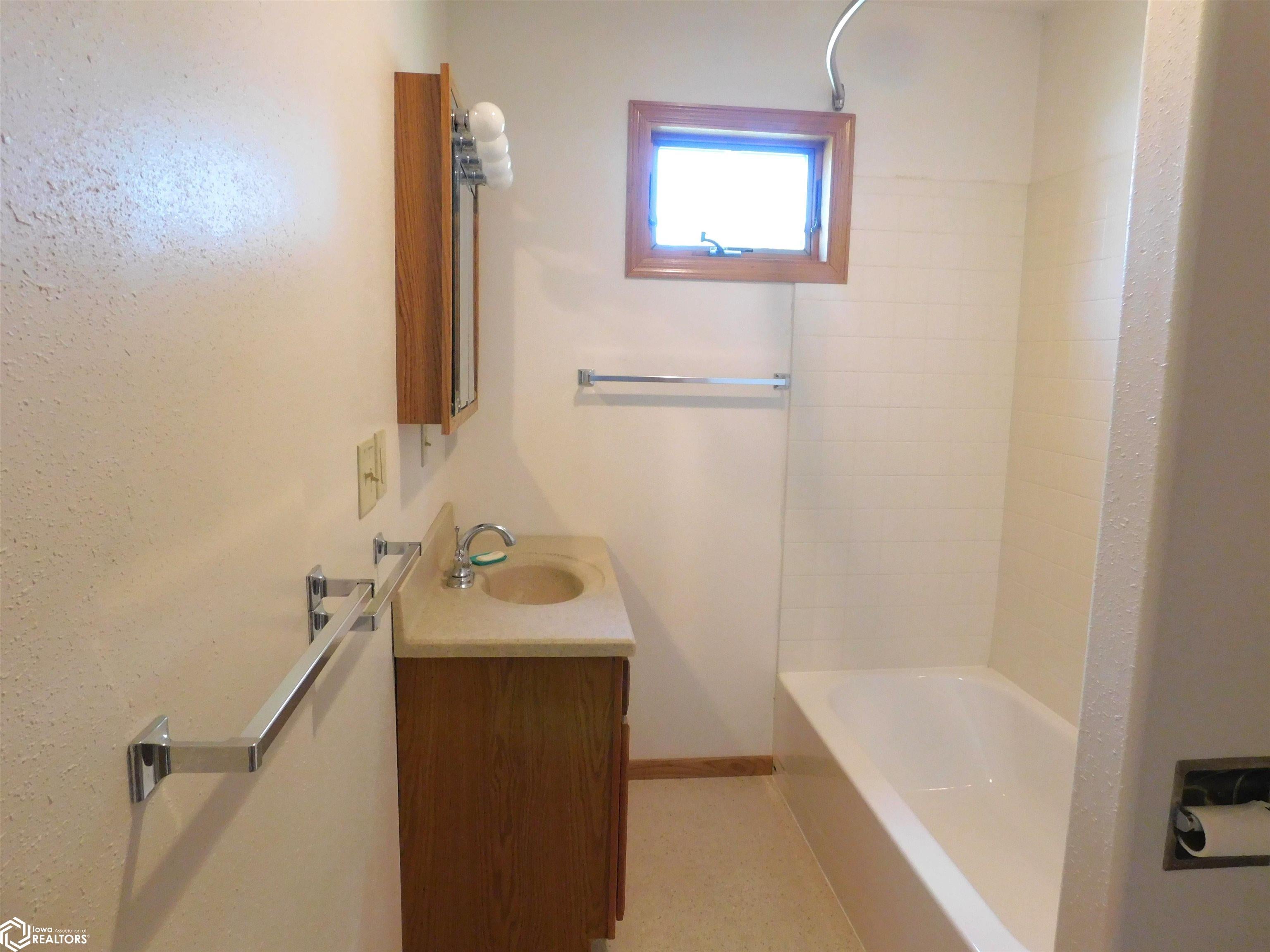 401 Main Street Deloit, IA 51441 - Photo 10 of 20 Gallery Image 10