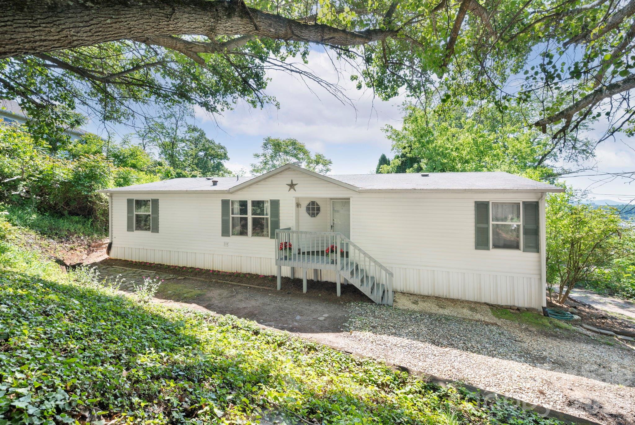 66 Green Oak Road Asheville, NC 28804 - Photo 4 of 35