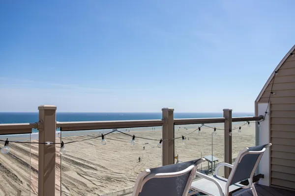 $699,900 | 275 Ocean Boulevard, Unit 503, Hampton, NH 03842