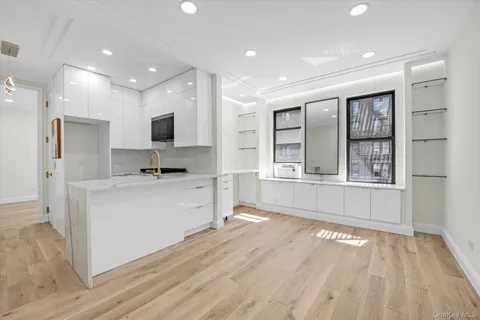 $699,999 | 741 West End Avenue, Unit 4B | Upper West Side