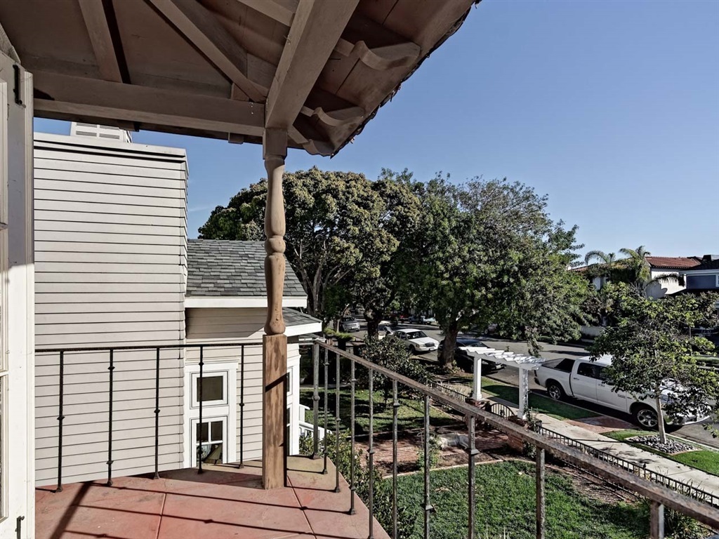 654 J Avenue Coronado, CA 92118 - Photo 11 of 25