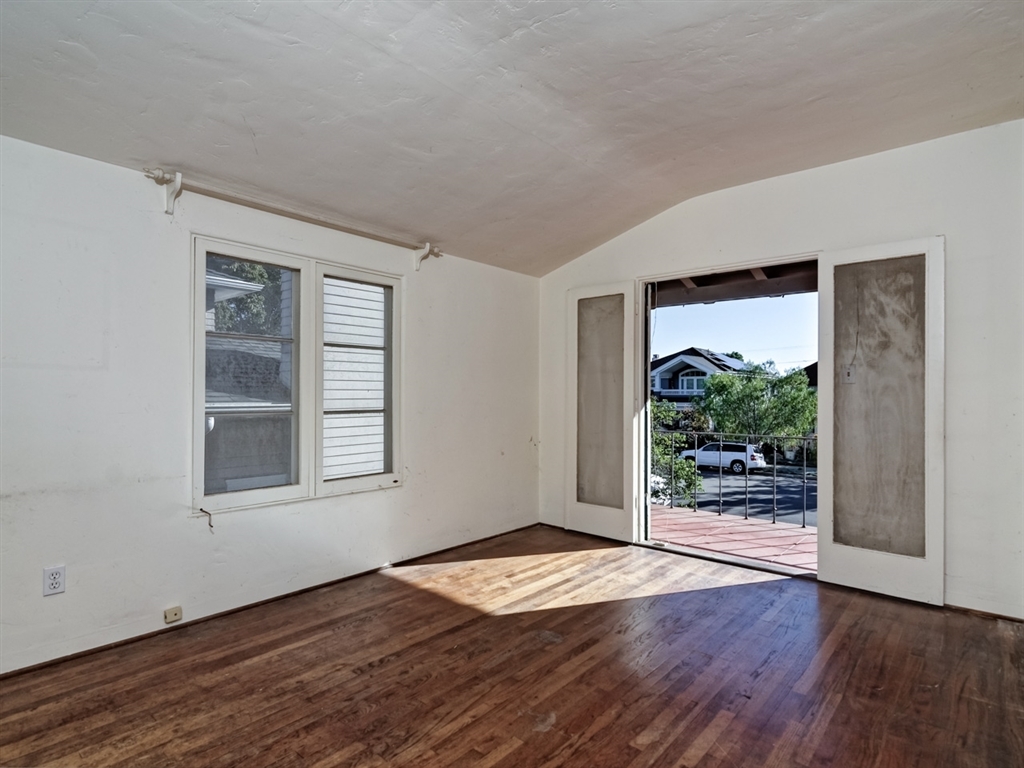 654 J Avenue Coronado, CA 92118 - Photo 13 of 25