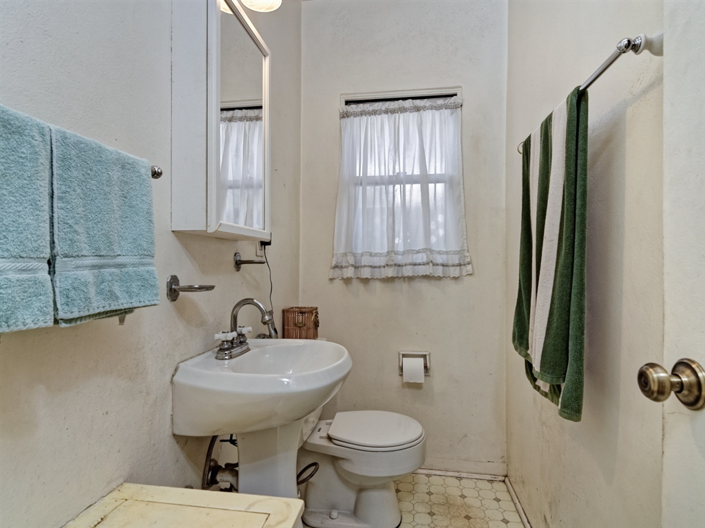 654 J Avenue Coronado, CA 92118 - Photo 21 of 25