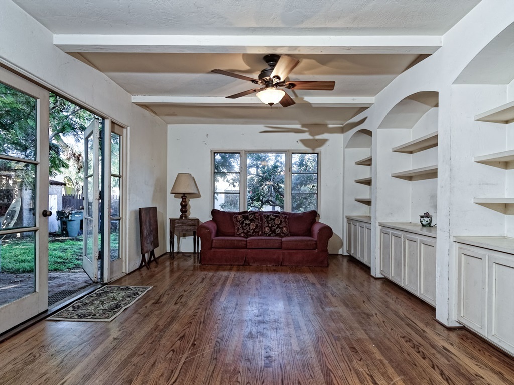 654 J Avenue Coronado, CA 92118 - Photo 5 of 25