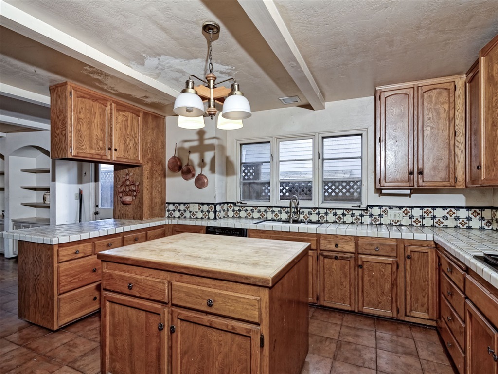 654 J Avenue Coronado, CA 92118 - Photo 7 of 25