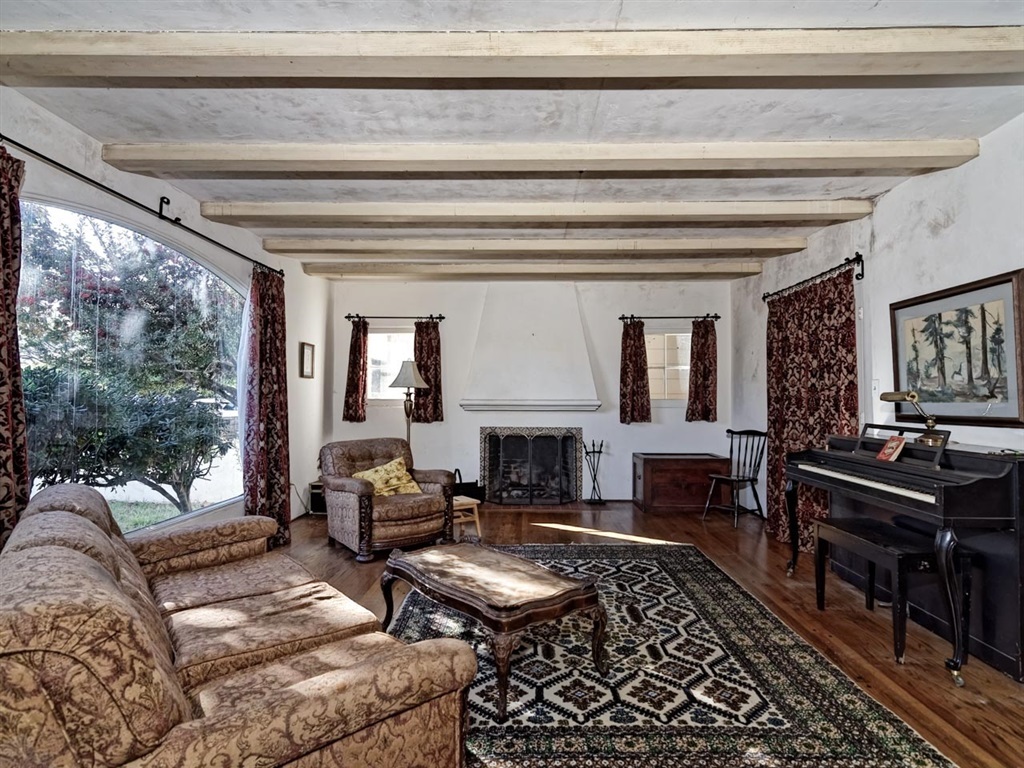 654 J Avenue Coronado, CA 92118 - Photo 9 of 25