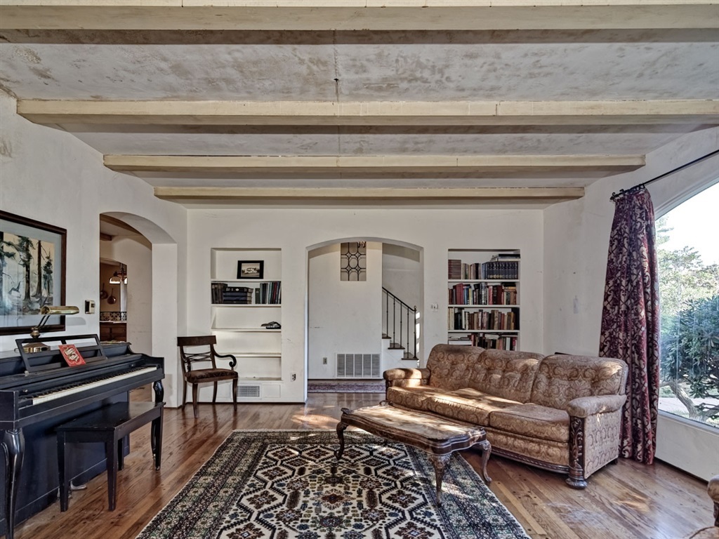 654 J Avenue Coronado, CA 92118 - Photo 10 of 25