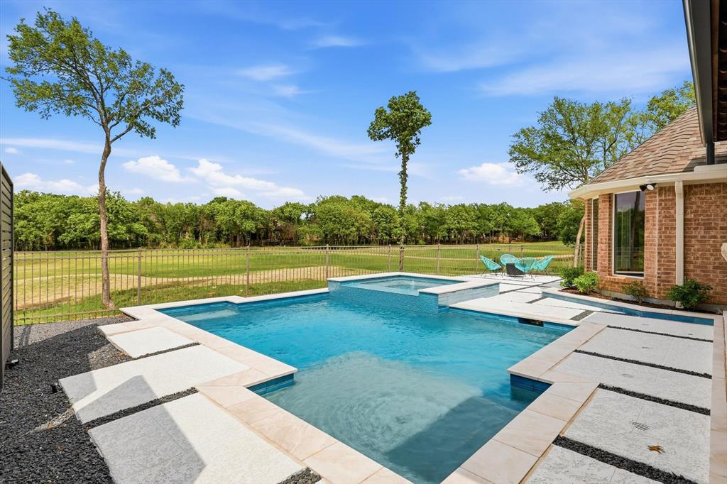 8431 Thatcher Road Lantana, TX 76226 - Photo 4 of 40