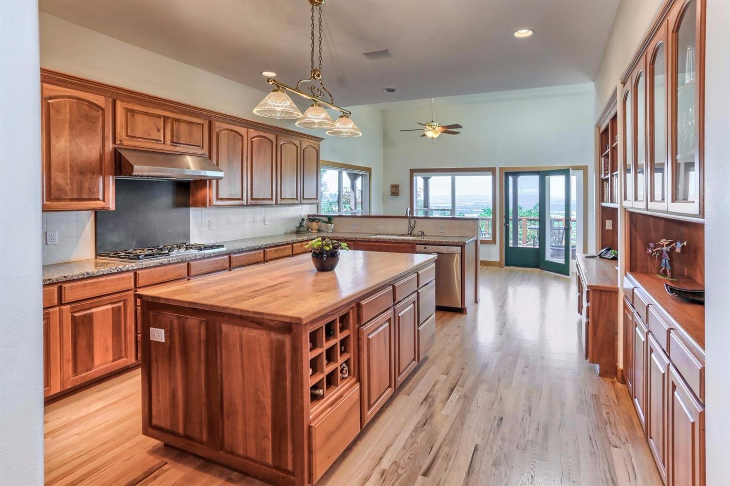 4872 Pioneer Road Medford, OR 97501 - Photo 16 of 35 Additional Photo