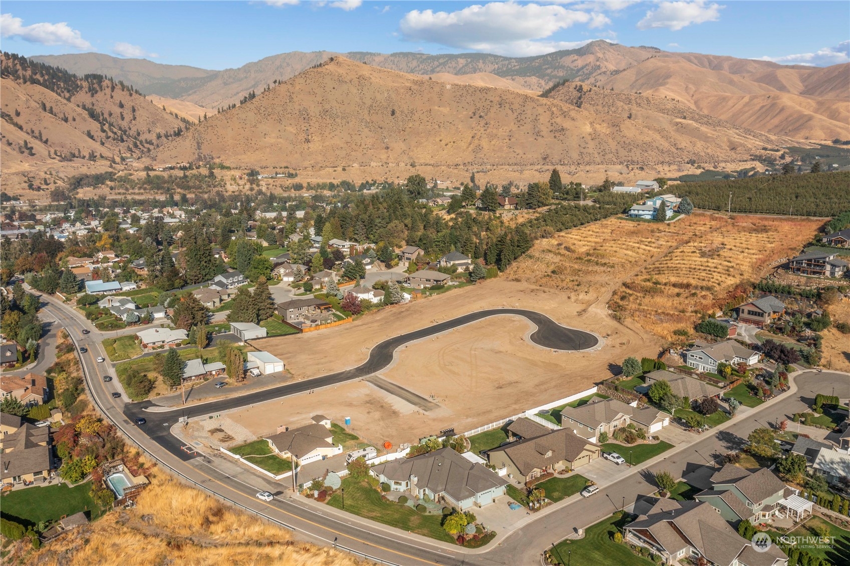 124 Freedom Hills Cashmere, WA 98815 - Photo 23 of 27 an aerial view of residential houses with outdoor space