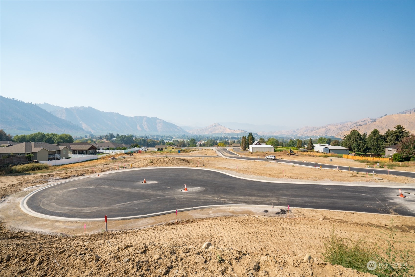 124 Freedom Hills Cashmere, WA 98815 - Photo 9 of 27 a view of a swimming pool and a mountain