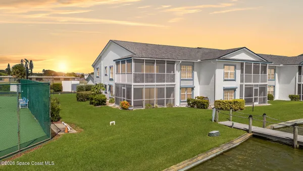 a view of a house with backyard and porch