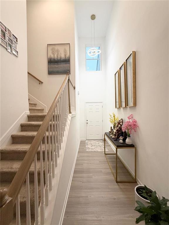 5790 Flint Lane Cumming, GA 30028 - Photo 19 of 40 a hallway with a flower pot and a bookshelf