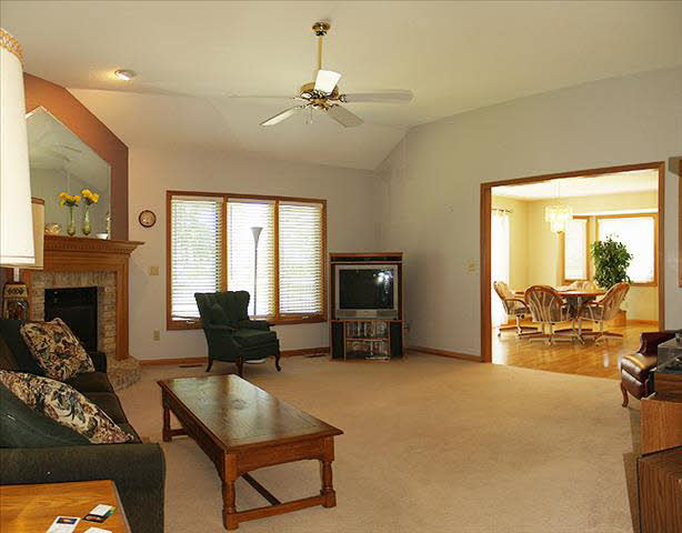3144 Dean Road Lambertville, MI 48144 - Photo 4 of 14 Living Room