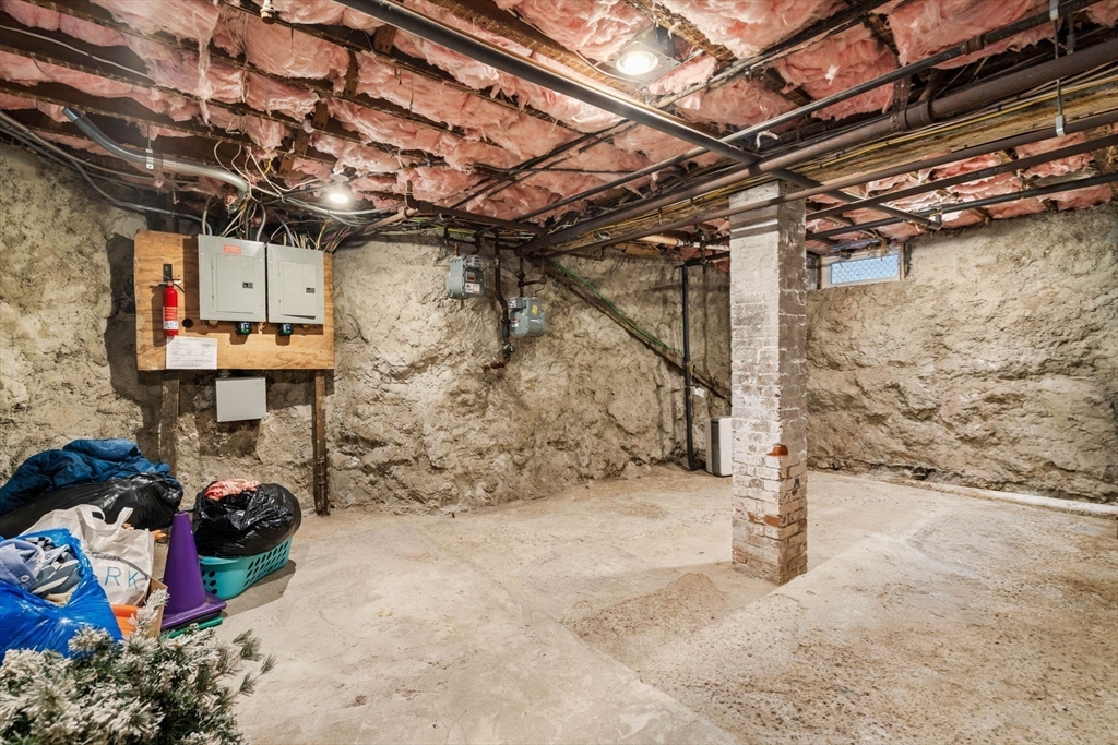 33 Waumbeck Street Boston, MA 02121 - Photo 26 of 34