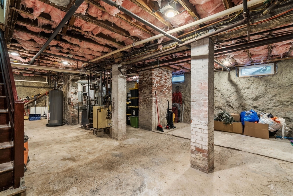 33 Waumbeck Street Boston, MA 02121 - Photo 27 of 34