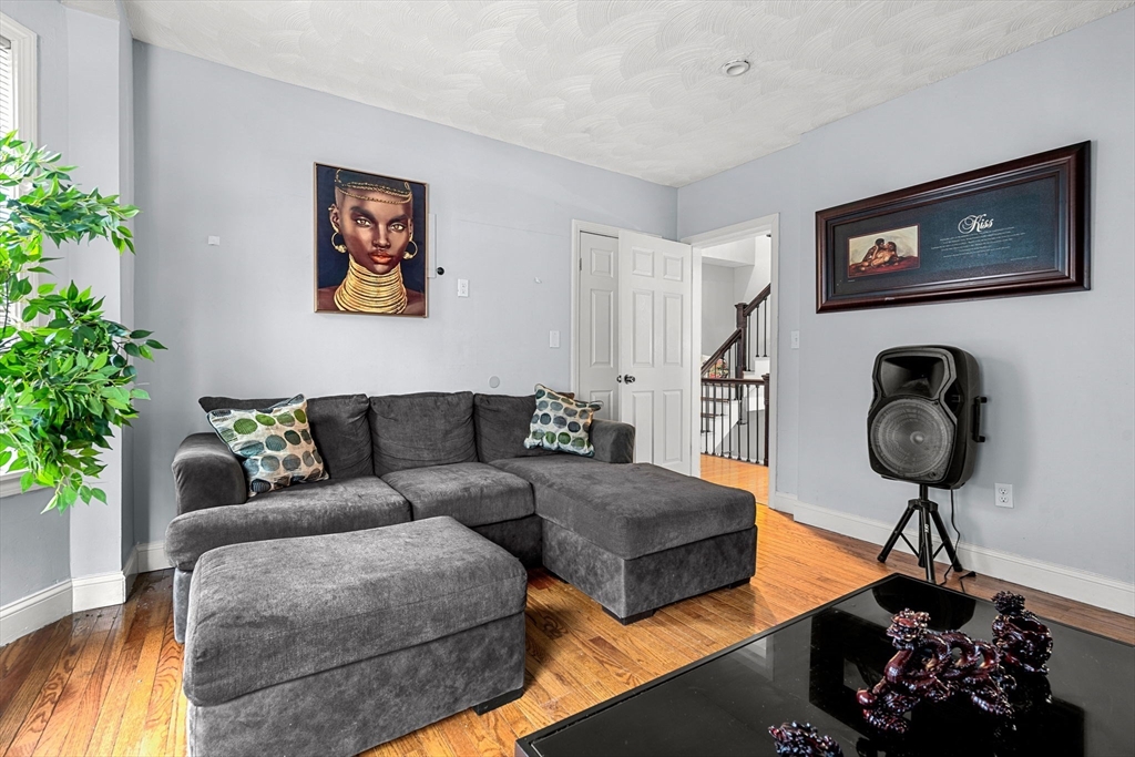 33 Waumbeck Street Boston, MA 02121 - Photo 5 of 34