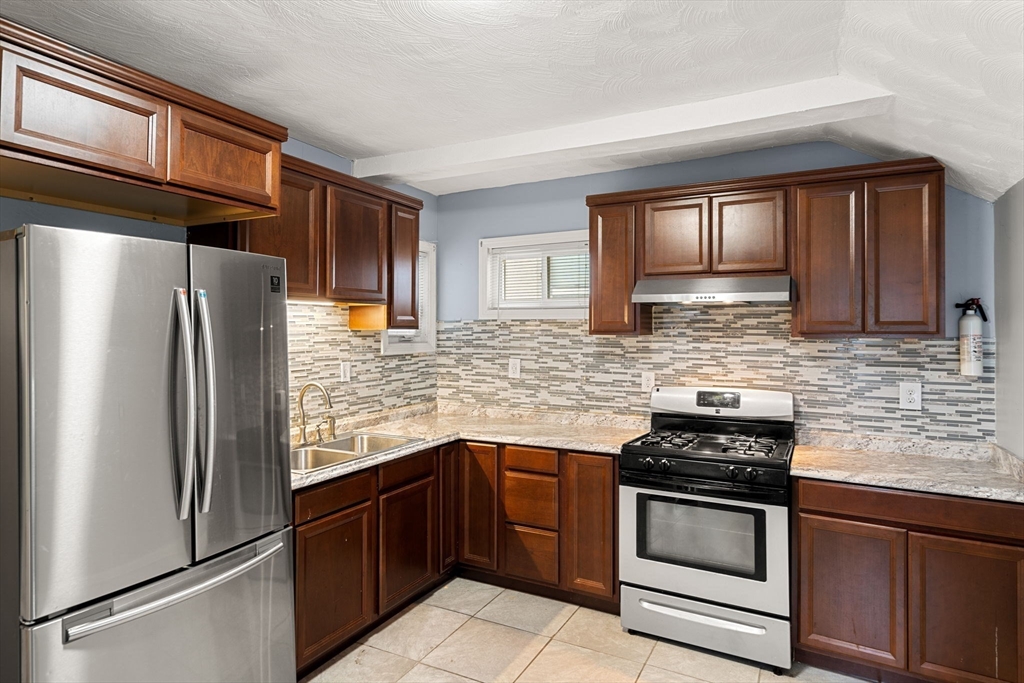 33 Waumbeck Street Boston, MA 02121 - Photo 7 of 34
