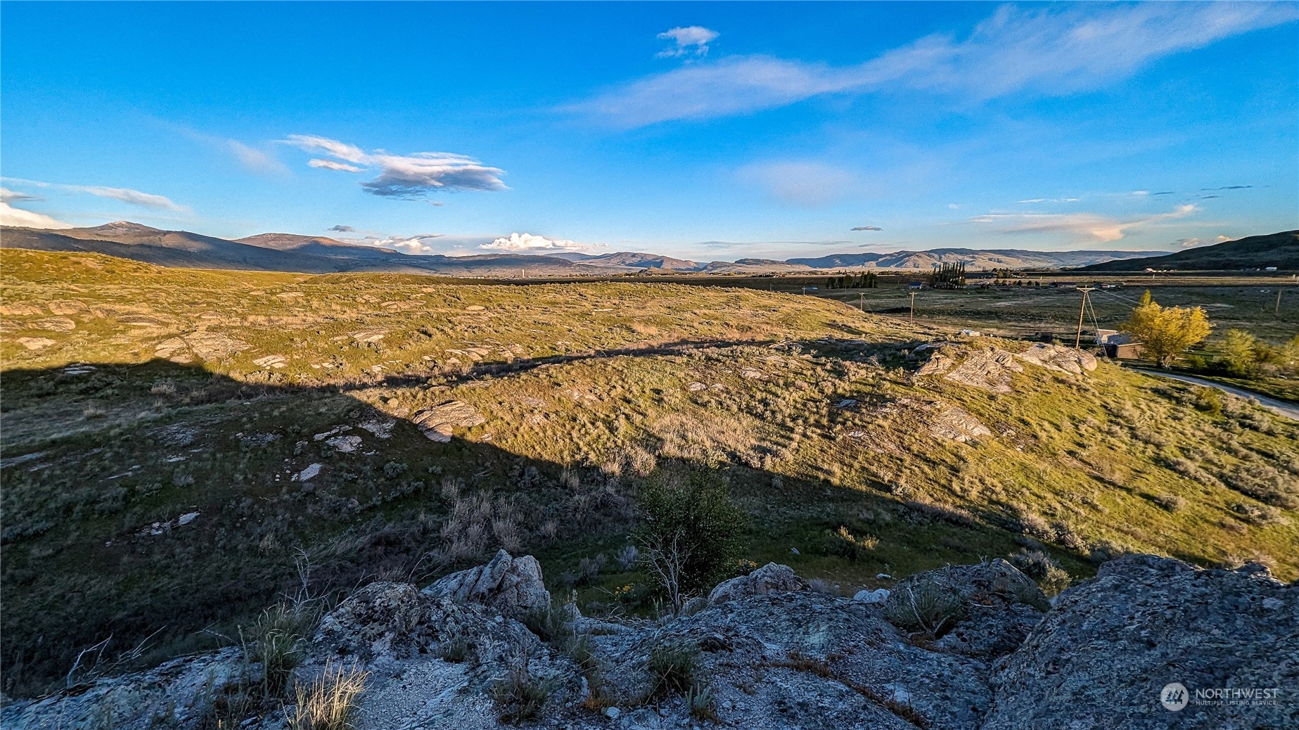 255 Riverside Cutoff Road Riverside, WA 98849 - Photo 32 of 40 a view of an ocean and beach
