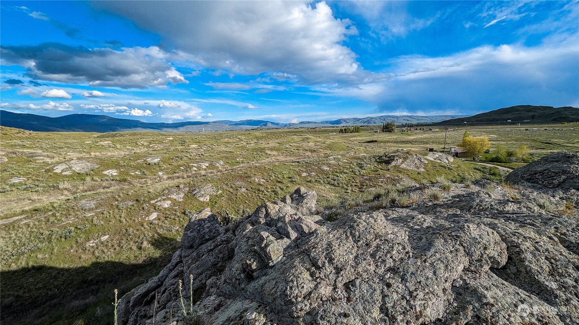 255 Riverside Cutoff Road Riverside, WA 98849 - Photo 7 of 40 a view of an ocean