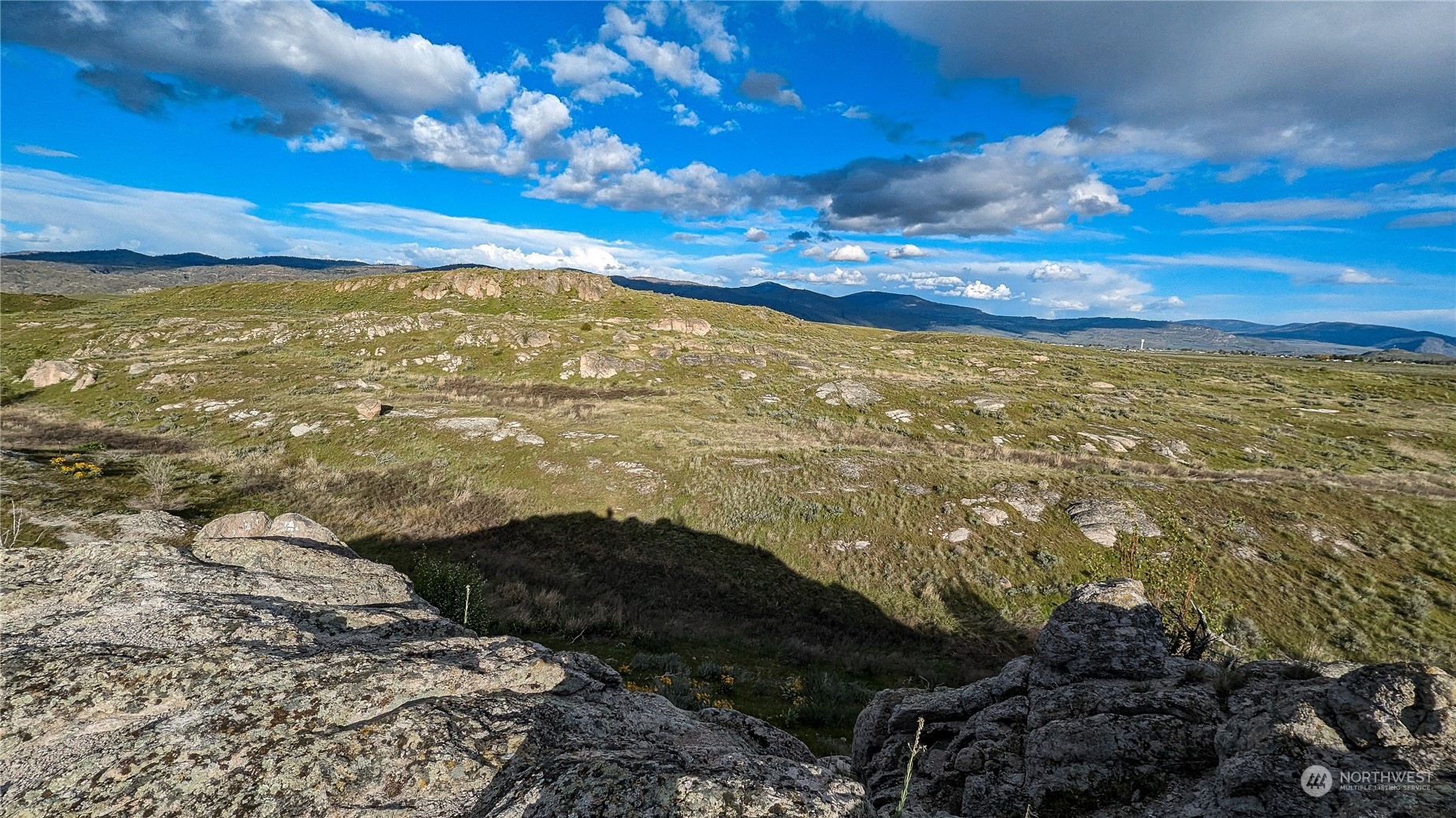 255 Riverside Cutoff Road Riverside, WA 98849 - Photo 8 of 40 a view of an ocean
