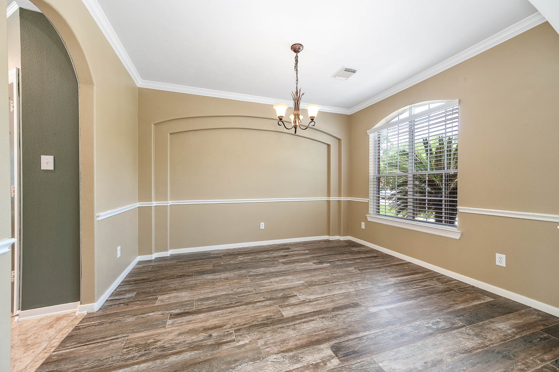 6411 Greencreek Meadows Lane Spring, TX 77379 - Photo 7 of 39 a view of a livingroom with a ceiling fan and window