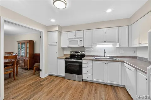 $199,000 | 15021 Claymoor Court, Unit 9, Chesterfield, MO 63017