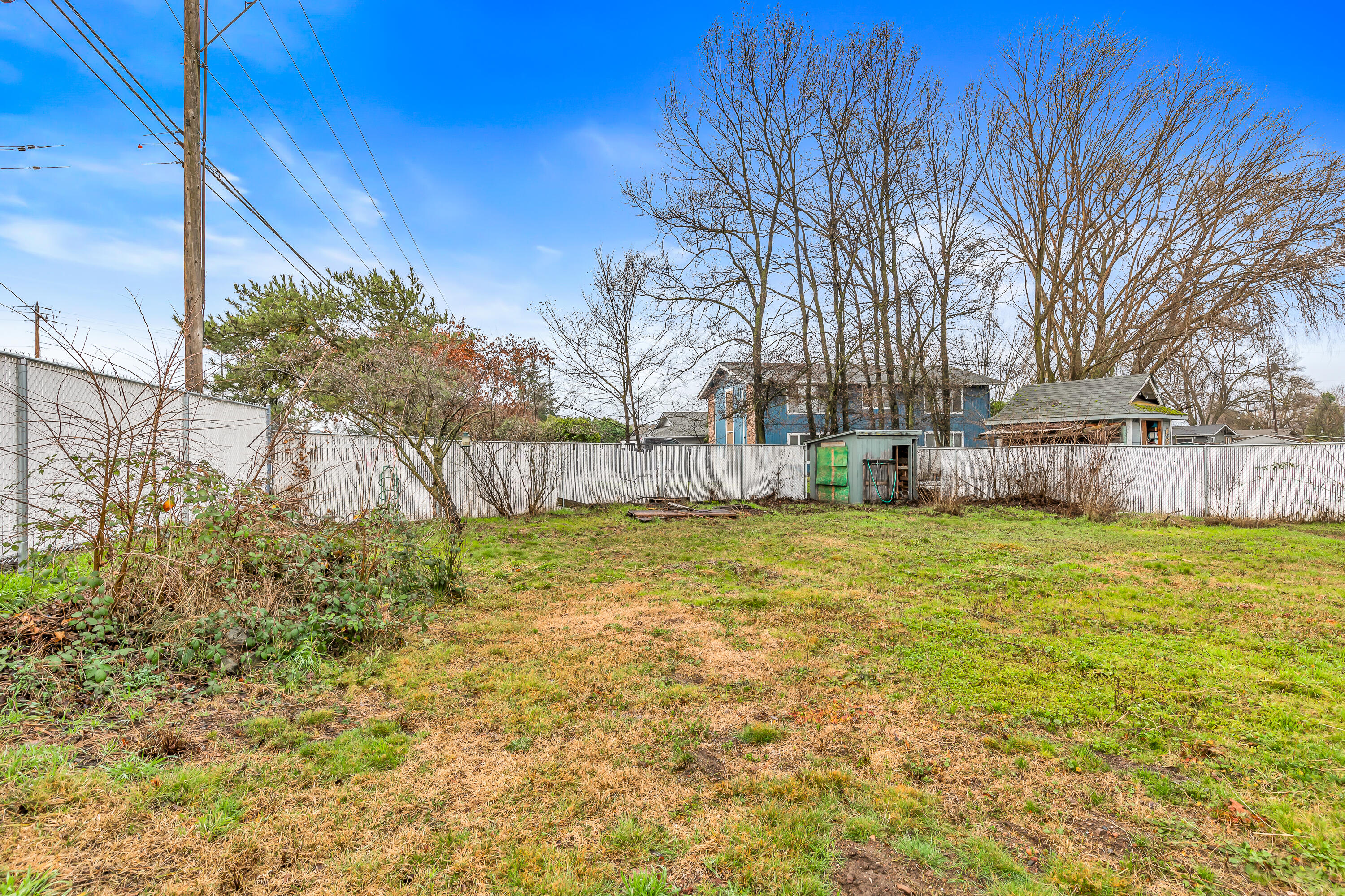 1956 Roberts Road Medford, OR 97504 - Photo 24 of 31 Backyard - New Street side Fence