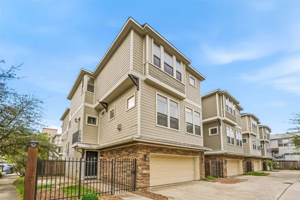 $2,700 | 2441 Charleston Street, Unit A, Houston, TX 77021