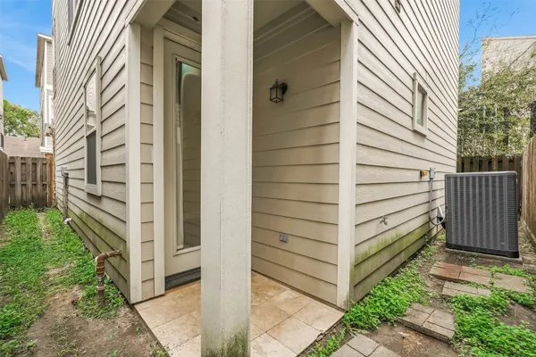 $2,700 | 2441 Charleston Street, Unit A, Houston, TX 77021