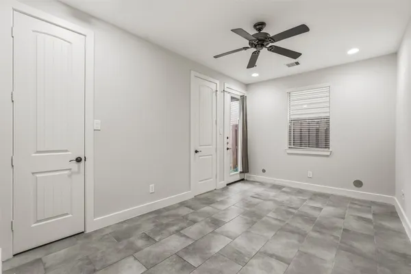 a view of livingroom with ceiling fan