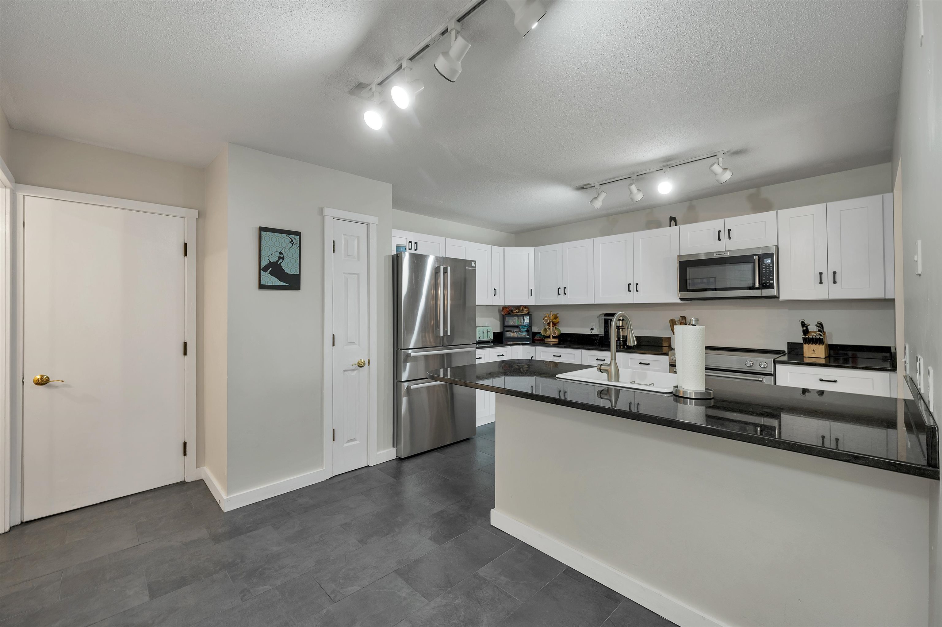 23 Pleasant Street, Unit 47 Lebanon, NH 03784 - Photo 12 of 37