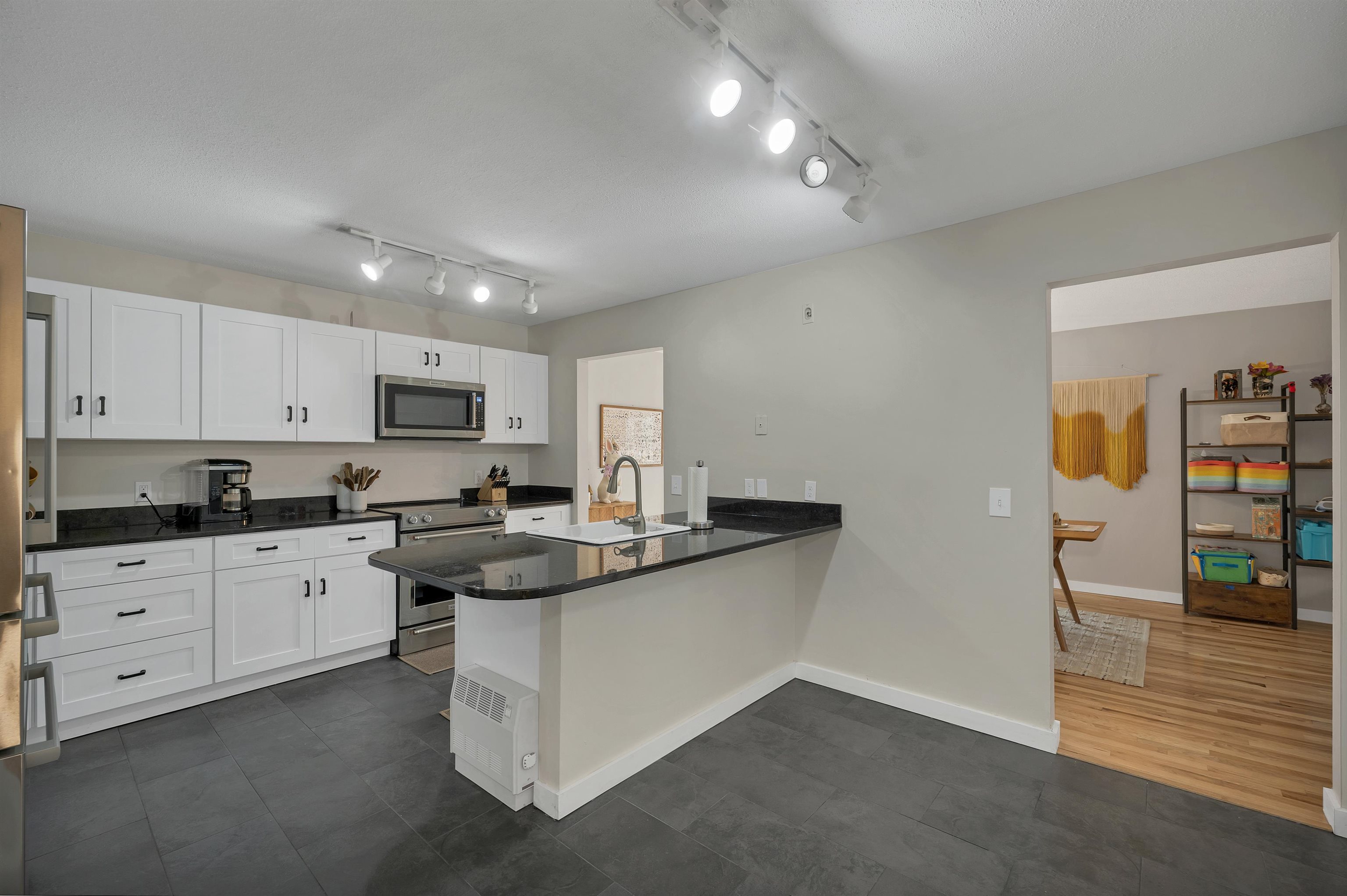 23 Pleasant Street, Unit 47 Lebanon, NH 03784 - Photo 13 of 37