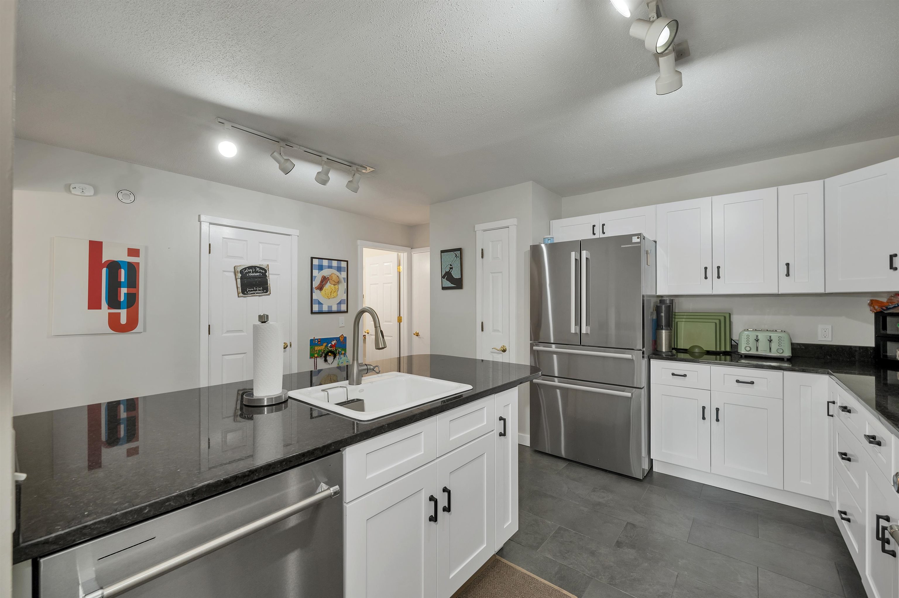 23 Pleasant Street, Unit 47 Lebanon, NH 03784 - Photo 15 of 37
