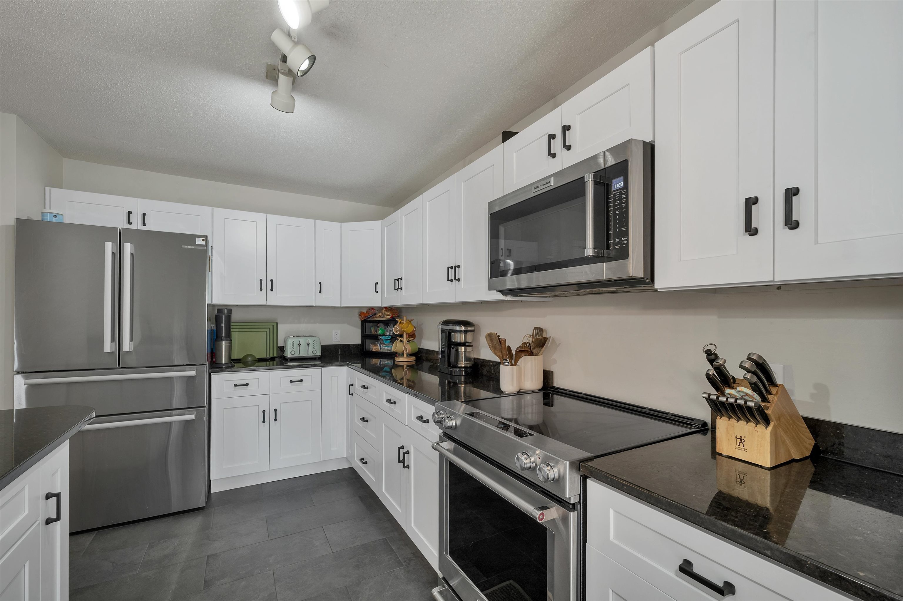23 Pleasant Street, Unit 47 Lebanon, NH 03784 - Photo 16 of 37