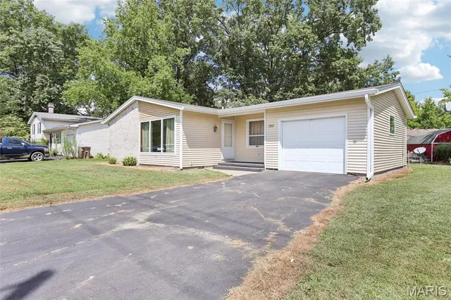 $141,500 | 1957 East Union Avenue, Litchfield, IL 62056
