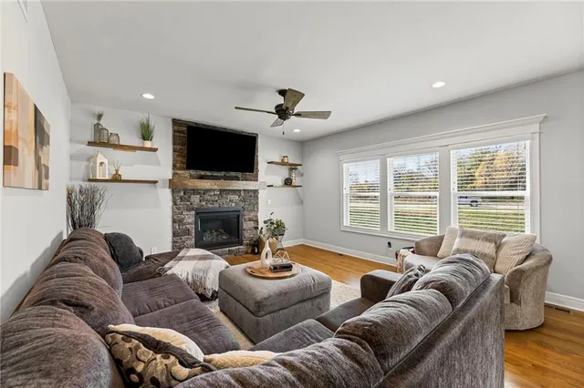 $506,900 | 816 Blue Grama Court, Raymore, MO 64083