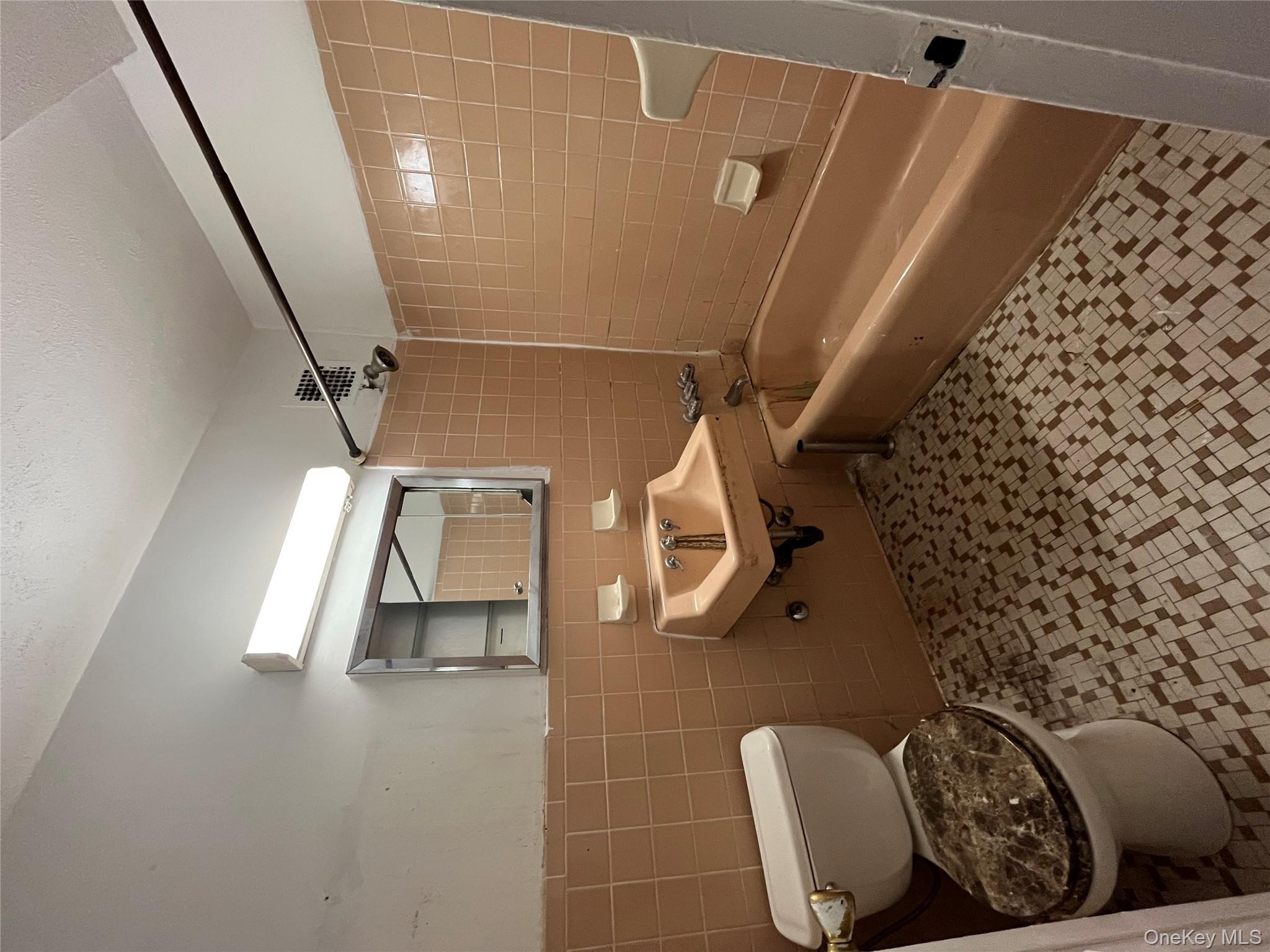 2545 Sedgwick Avenue, Unit 7B Bronx, NY 10468 - Photo 9 of 20 a bathroom with a toilet a sink and bathtub