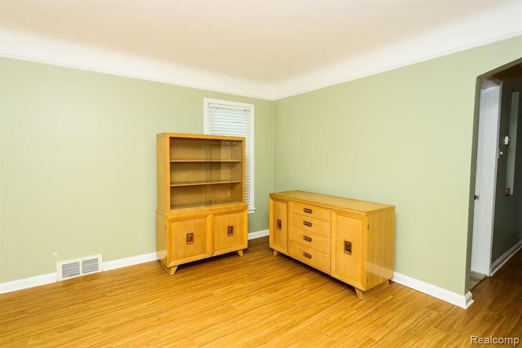 1560 Harvard Road Berkley, MI 48072 - Photo 9 of 32