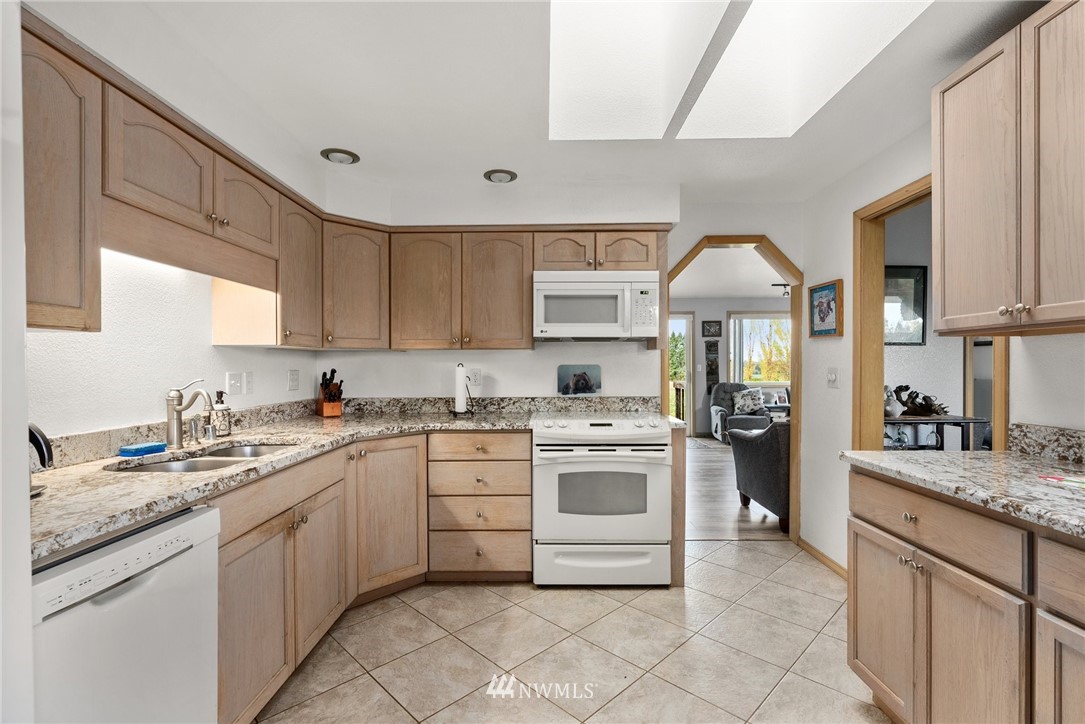 9248 Gastaeson Lane Southwest Rochester, WA 98579 - Photo 13 of 29 Gallery Image 13