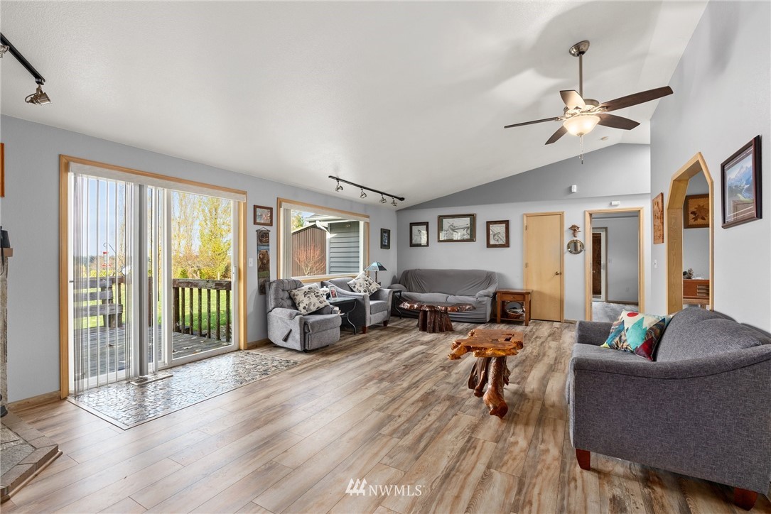 9248 Gastaeson Lane Southwest Rochester, WA 98579 - Photo 10 of 29 Gallery Image 10