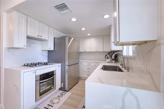 $725,000 | 9325 Sunland Park Drive, Unit 23, Sun Valley, CA 91352