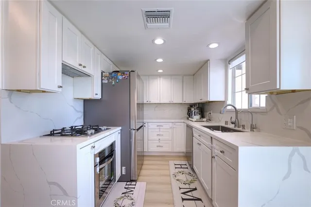 $725,000 | 9325 Sunland Park Drive, Unit 23, Sun Valley, CA 91352