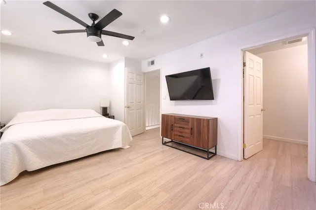 $725,000 | 9325 Sunland Park Drive, Unit 23, Sun Valley, CA 91352