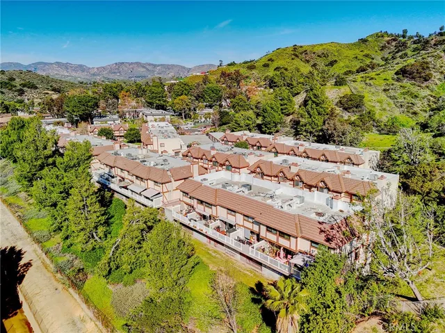 $725,000 | 9325 Sunland Park Drive, Unit 23, Sun Valley, CA 91352