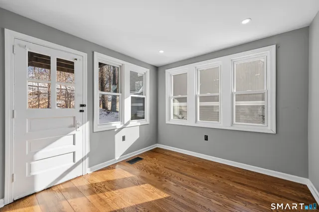 $2,400 | 33 Maple Street, Glastonbury, CT 06033