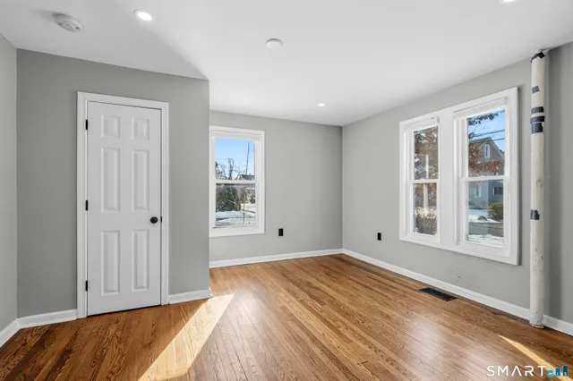 $2,400 | 33 Maple Street, Glastonbury, CT 06033